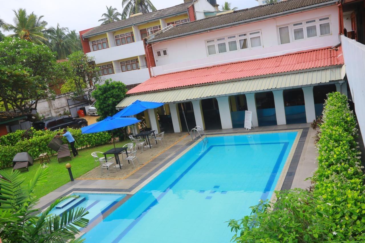 Ranveli Beach Resort Dehiwala-Mount Lavinia Exterior photo