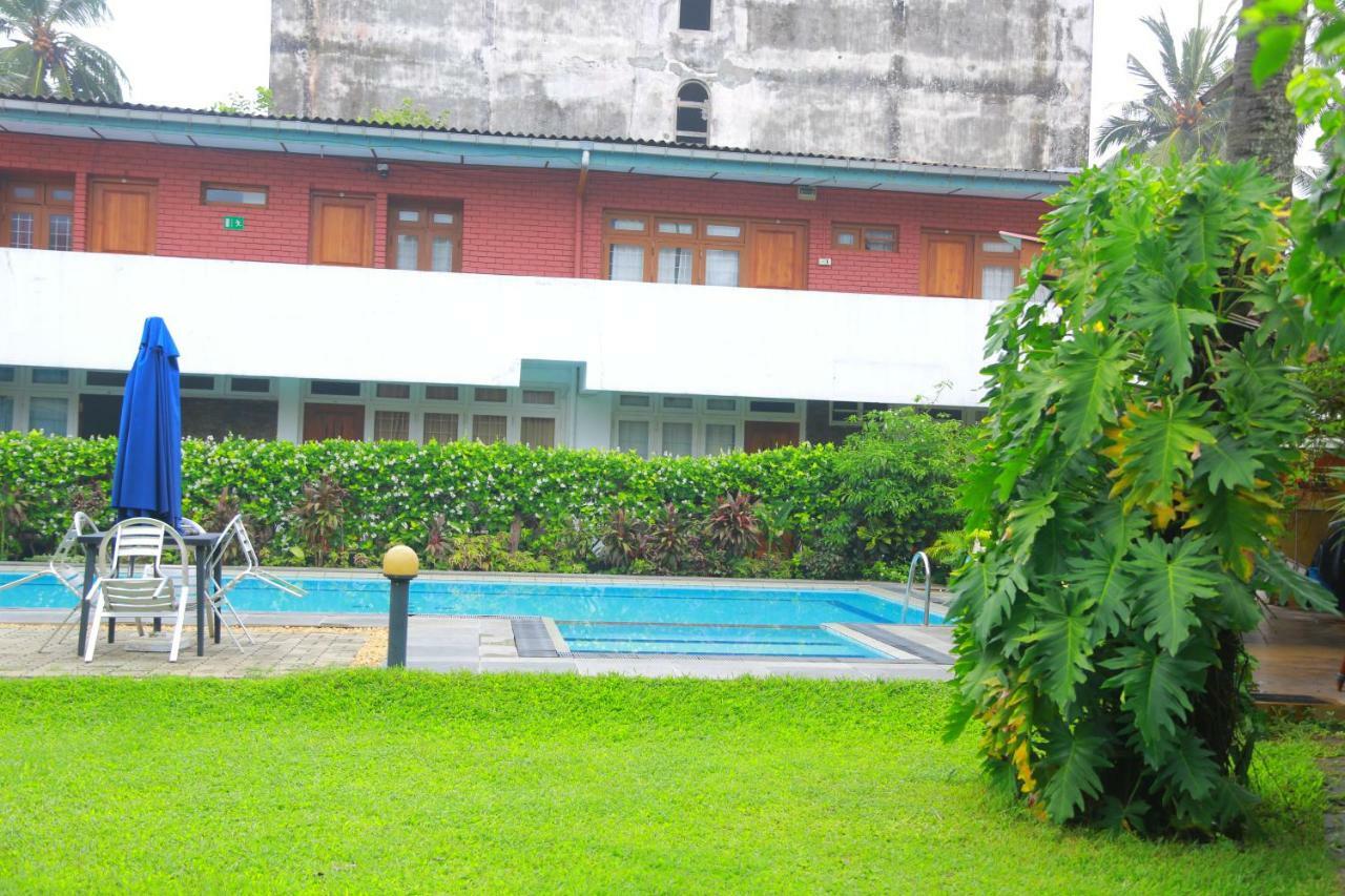 Ranveli Beach Resort Dehiwala-Mount Lavinia Exterior photo